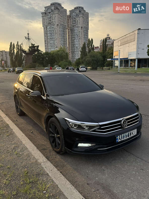 Универсал Volkswagen Passat 2020 в Киеве