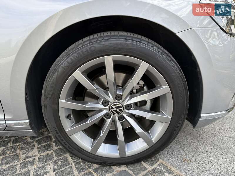 Седан Volkswagen Passat 2020 в Днепре