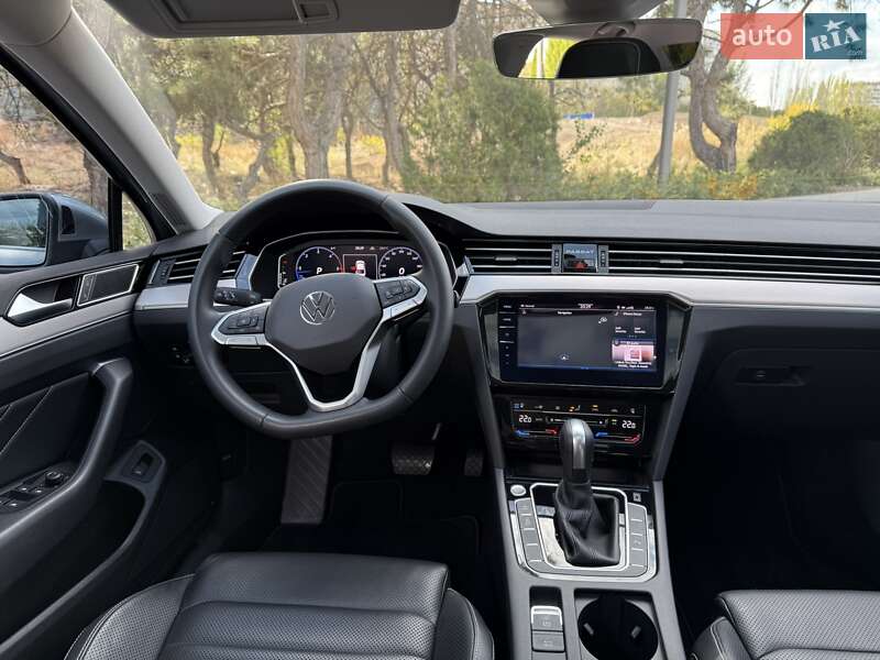 Седан Volkswagen Passat 2020 в Днепре