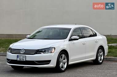 Седан Volkswagen Passat 2014 в Дніпрі