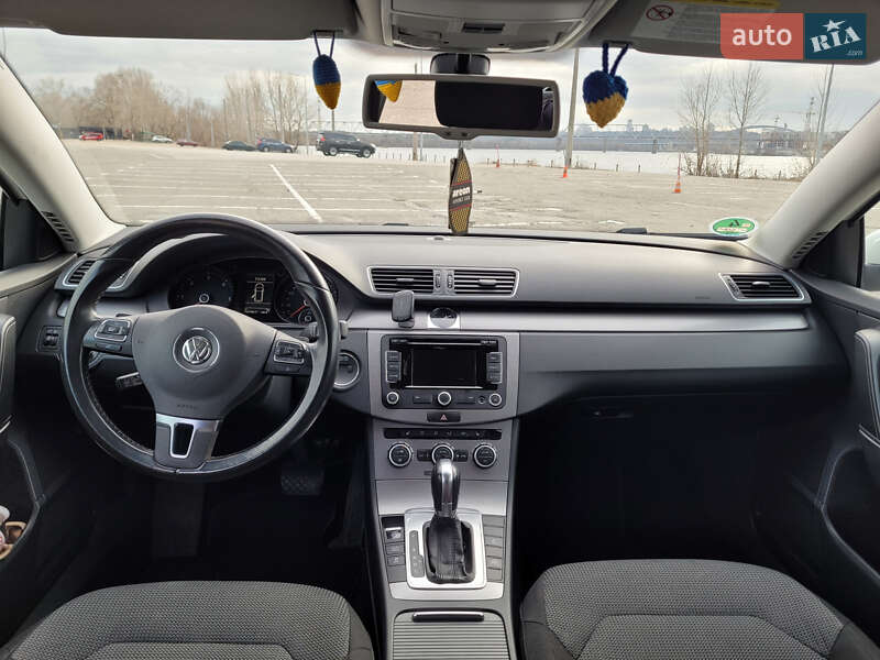 Универсал Volkswagen Passat 2013 в Киеве
