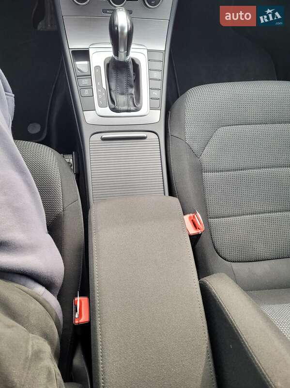 Универсал Volkswagen Passat 2013 в Киеве