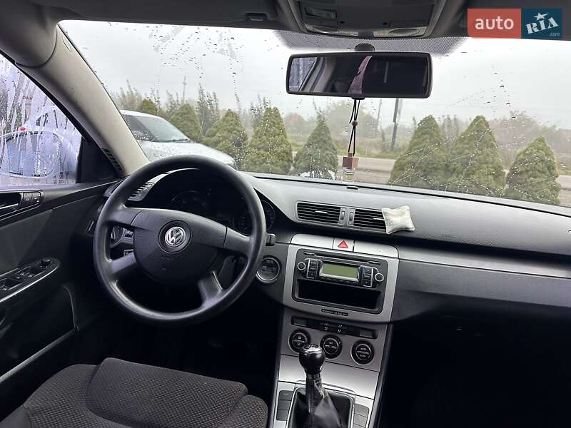 Седан Volkswagen Passat 2005 в Хусте