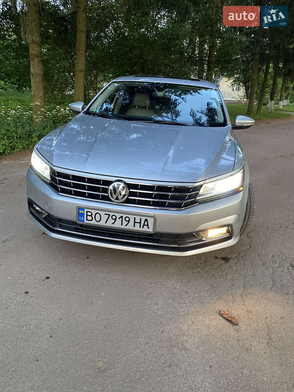 Седан Volkswagen Passat 2015 в Тернополе