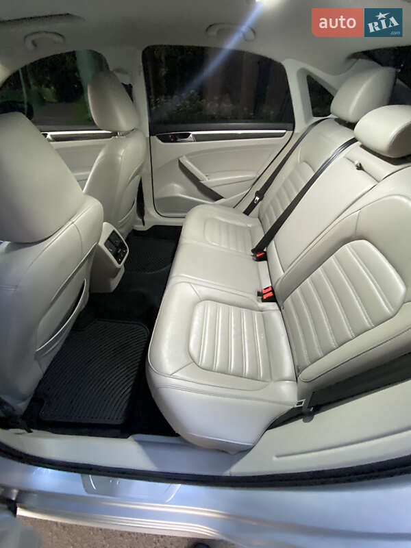 Седан Volkswagen Passat 2015 в Тернополе