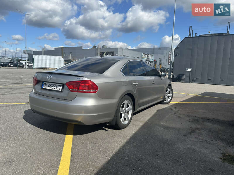 Седан Volkswagen Passat 2013 в Киеве