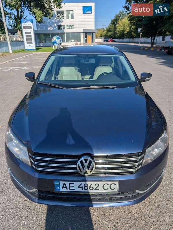 Седан Volkswagen Passat 2014 в Дніпрі