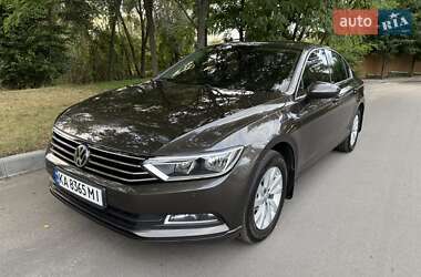 Седан Volkswagen Passat 2018 в Киеве