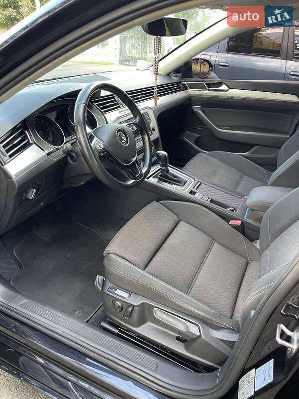 Универсал Volkswagen Passat 2017 в Ивано-Франковске