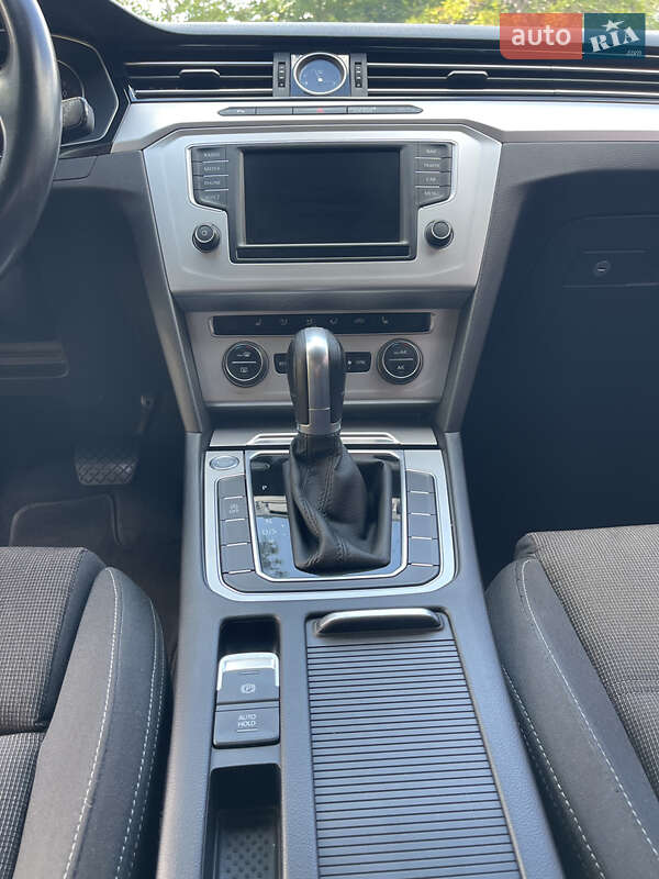 Универсал Volkswagen Passat 2017 в Ивано-Франковске