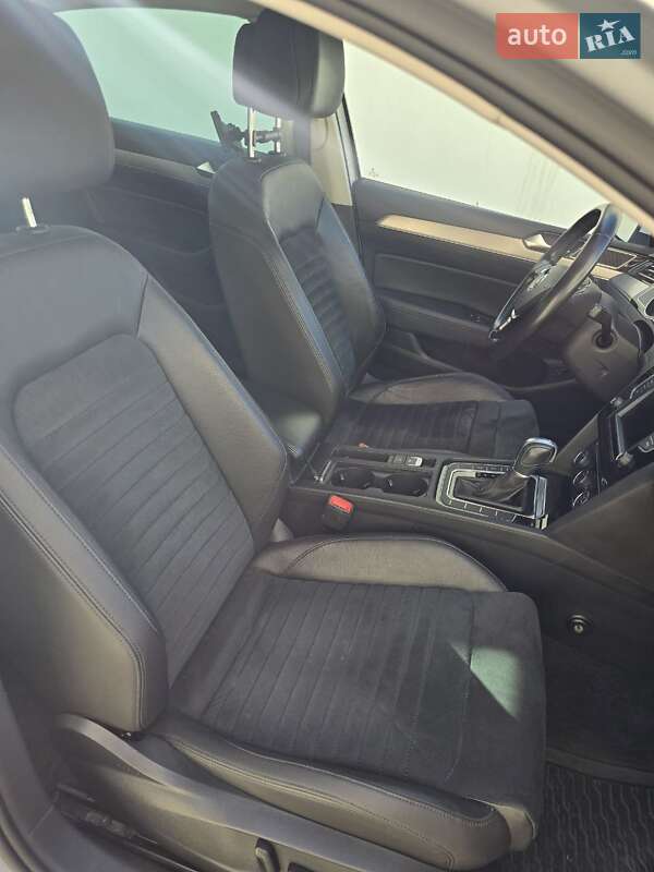 Седан Volkswagen Passat 2015 в Одессе