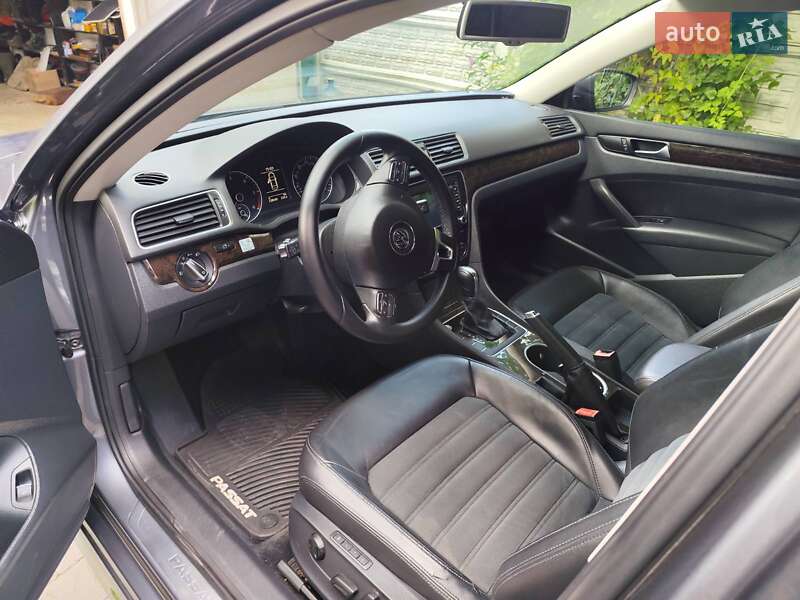 Седан Volkswagen Passat 2013 в Дубно