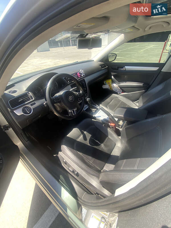 Седан Volkswagen Passat 2011 в Киеве