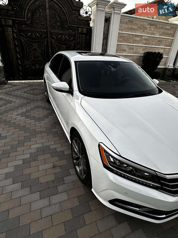 Седан Volkswagen Passat 2018 в Киеве
