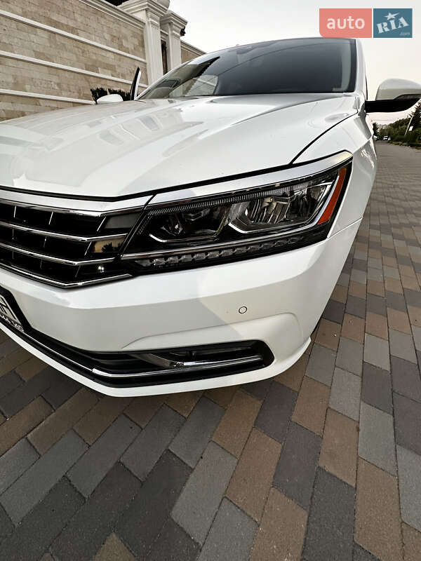 Седан Volkswagen Passat 2018 в Киеве