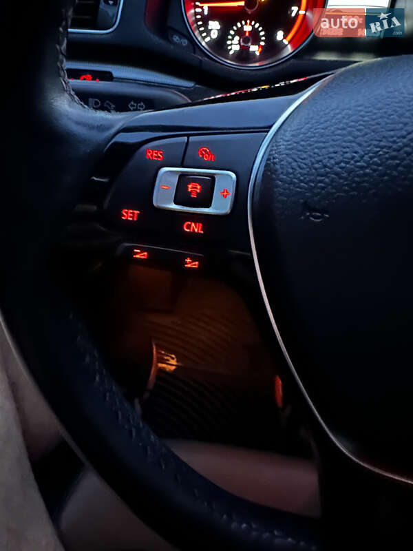 Седан Volkswagen Passat 2018 в Киеве