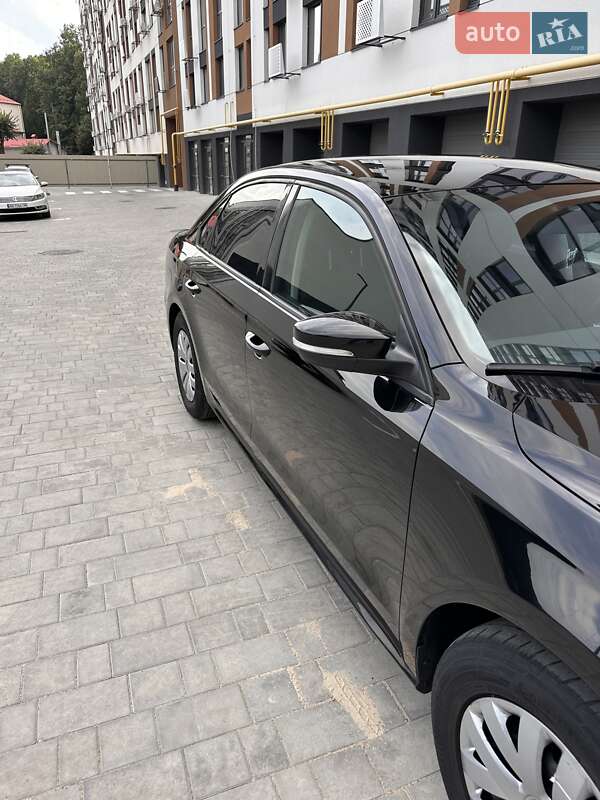 Седан Volkswagen Passat 2013 в Виннице