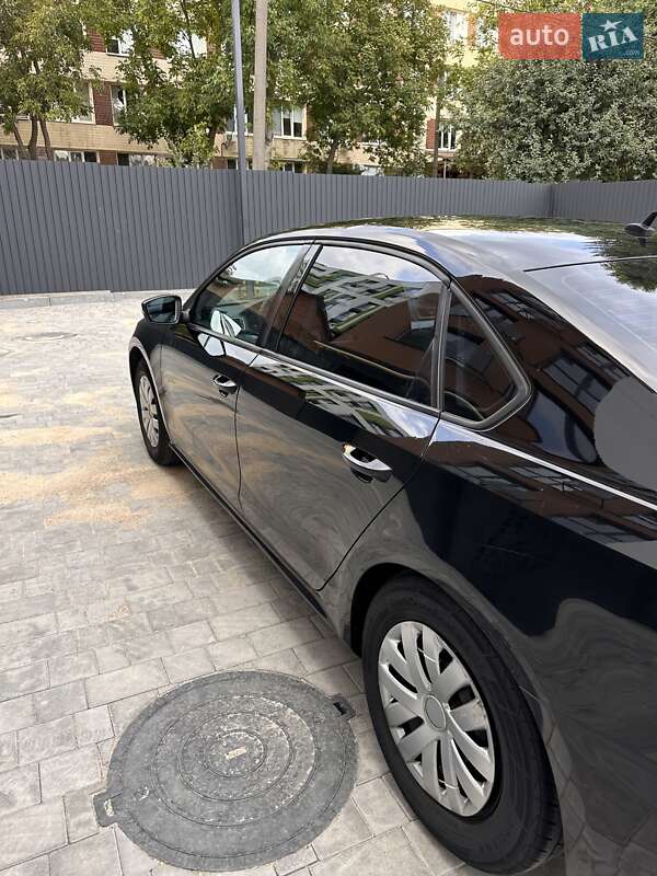 Седан Volkswagen Passat 2013 в Виннице