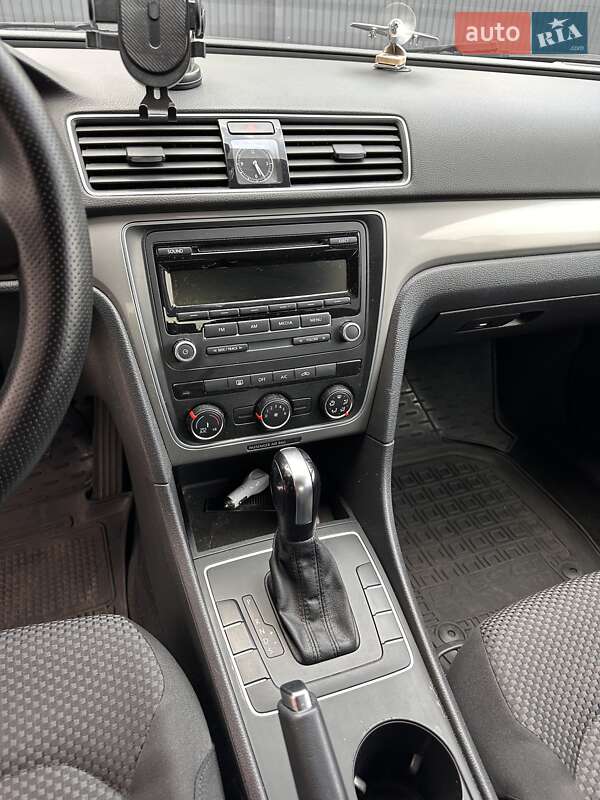 Седан Volkswagen Passat 2013 в Виннице
