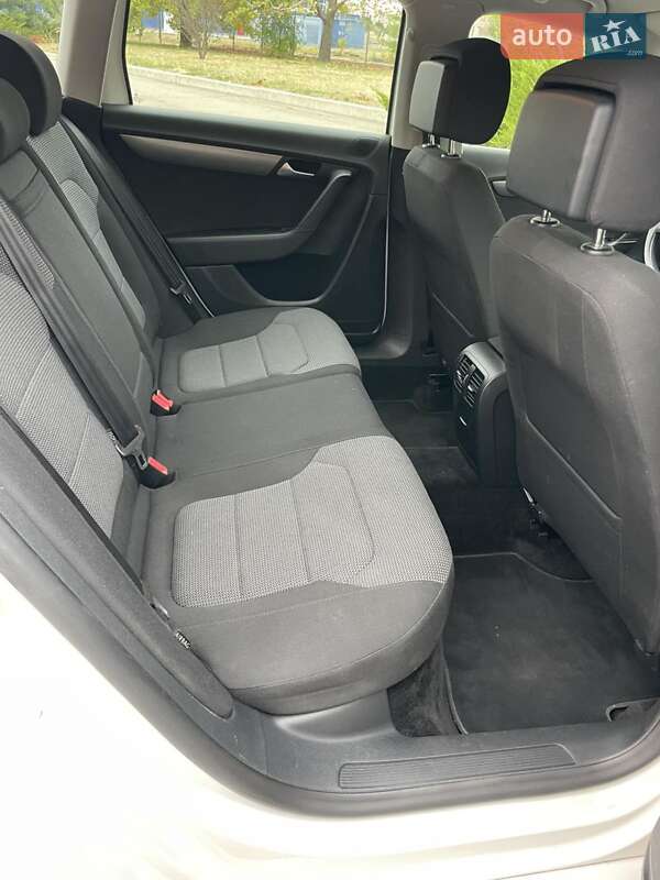 Універсал Volkswagen Passat 2013 в Миколаєві