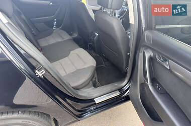 Седан Volkswagen Passat 2011 в 