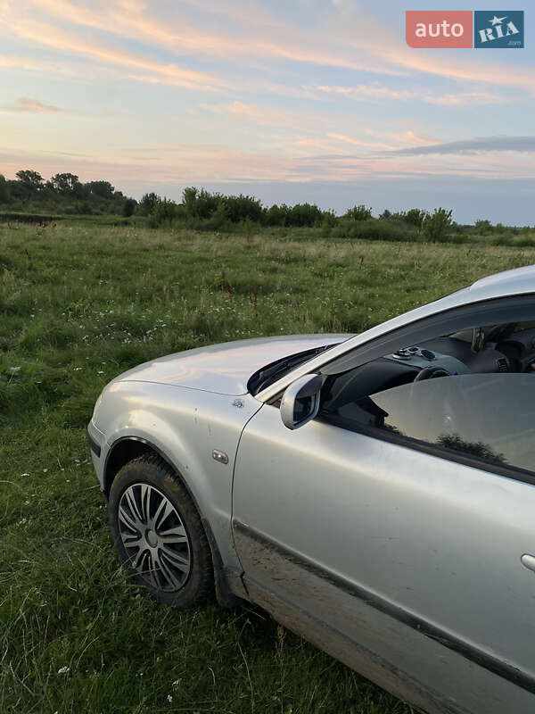 Універсал Volkswagen Passat 1999 в Вараші