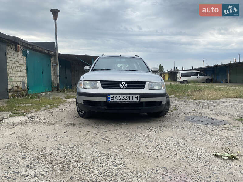 Універсал Volkswagen Passat 1999 в Вараші
