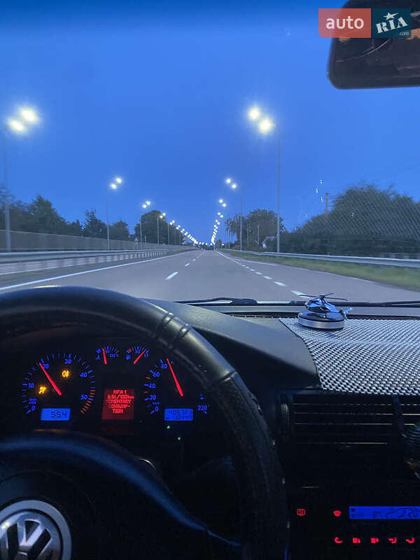 Універсал Volkswagen Passat 1999 в Вараші