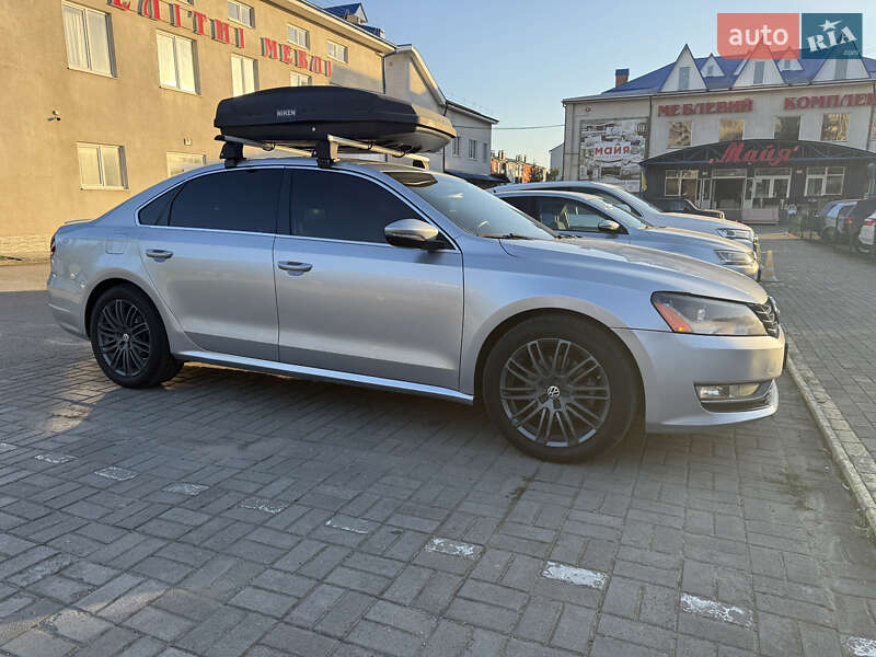 Седан Volkswagen Passat 2013 в Черновцах