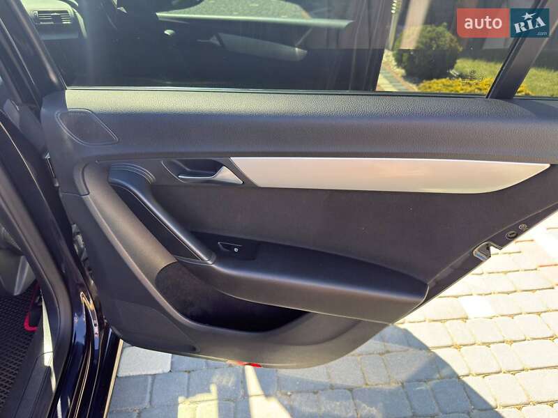 Седан Volkswagen Passat 2012 в Сторожинце