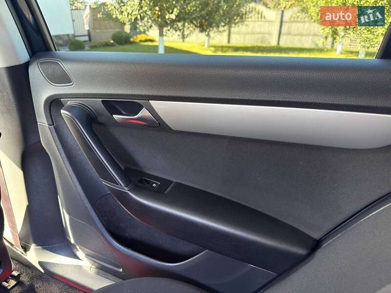 Седан Volkswagen Passat 2012 в Сторожинце