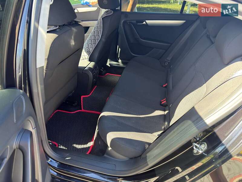 Седан Volkswagen Passat 2012 в Сторожинце