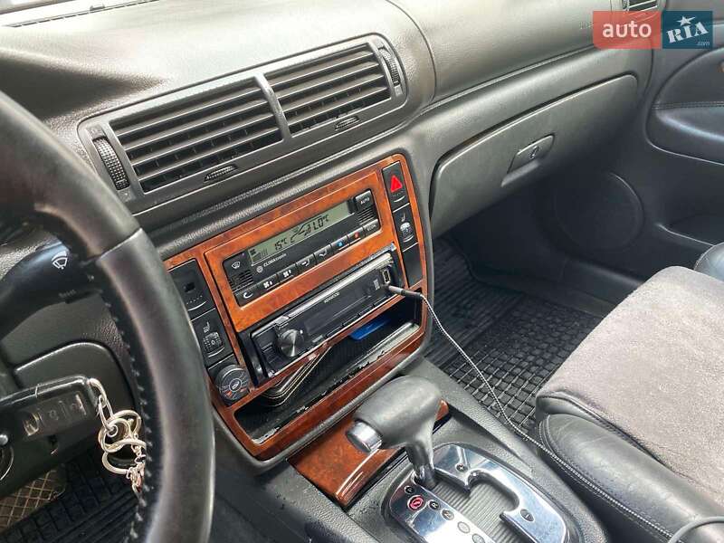 Седан Volkswagen Passat 2004 в Києві