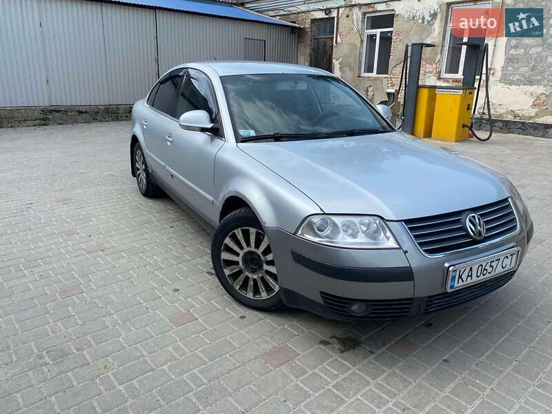 Седан Volkswagen Passat 2004 в Києві