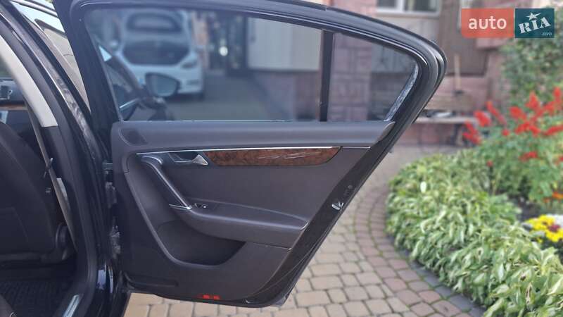 Седан Volkswagen Passat 2012 в Львові