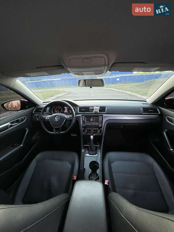 Седан Volkswagen Passat 2018 в Кривом Роге