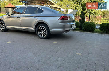 Седан Volkswagen Passat 2015 в 
