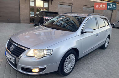 Универсал Volkswagen Passat 2009 в Житомире