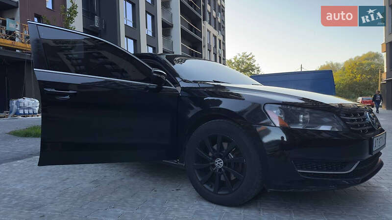 Седан Volkswagen Passat 2012 в Івано-Франківську
