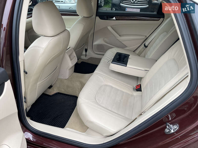 Седан Volkswagen Passat 2012 в Львове