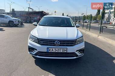 Седан Volkswagen Passat 2017 в Киеве