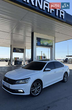 Седан Volkswagen Passat 2017 в Днепре