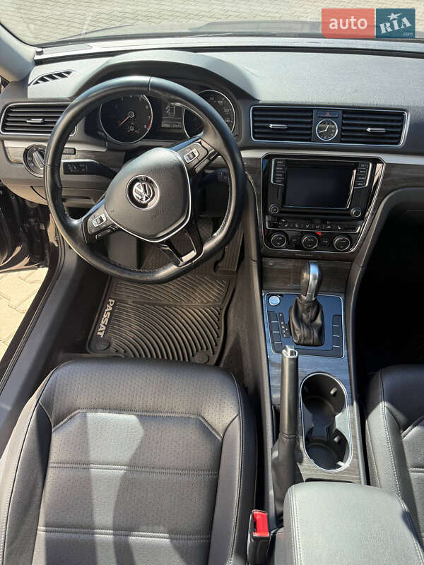 Седан Volkswagen Passat 2017 в Києві