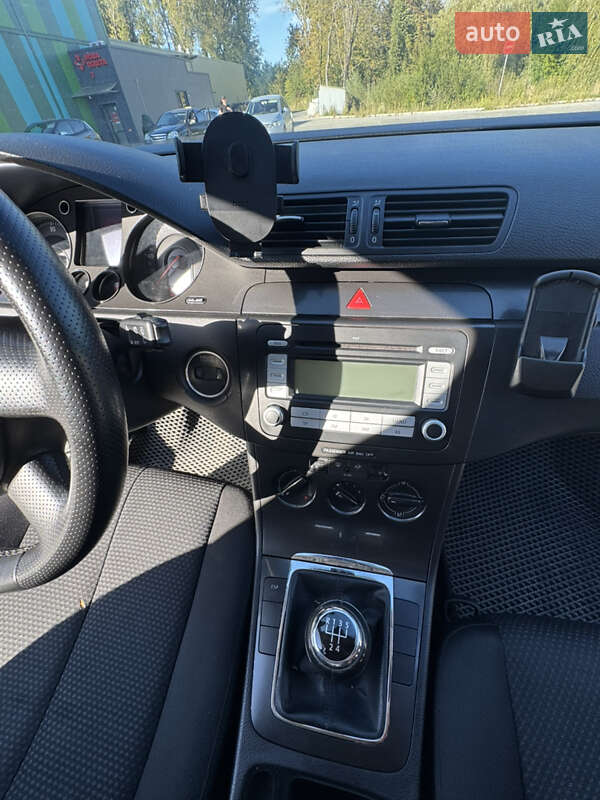 Универсал Volkswagen Passat 2006 в Дрогобыче