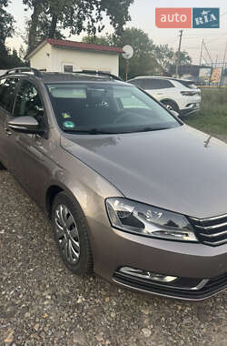 Універсал Volkswagen Passat 2011 в Чернівцях