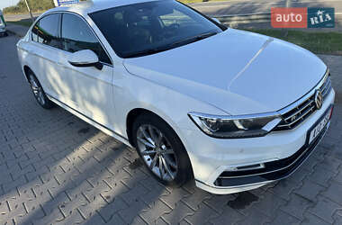 Седан Volkswagen Passat 2019 в Ивано-Франковске