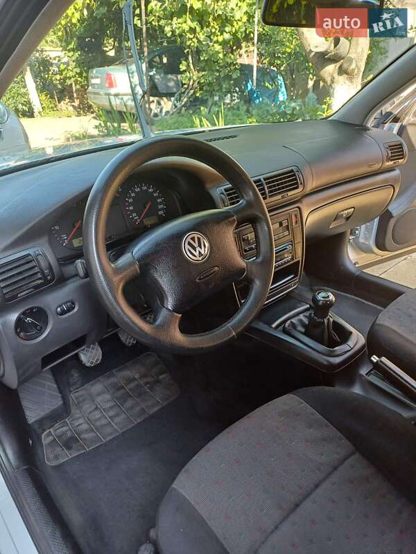 Універсал Volkswagen Passat 1998 в Чернівцях