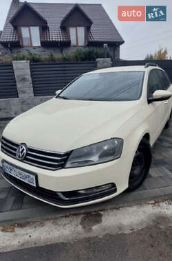 Универсал Volkswagen Passat 2012 в Нововолынске