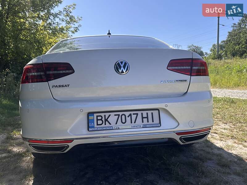 Седан Volkswagen Passat 2015 в Рівному