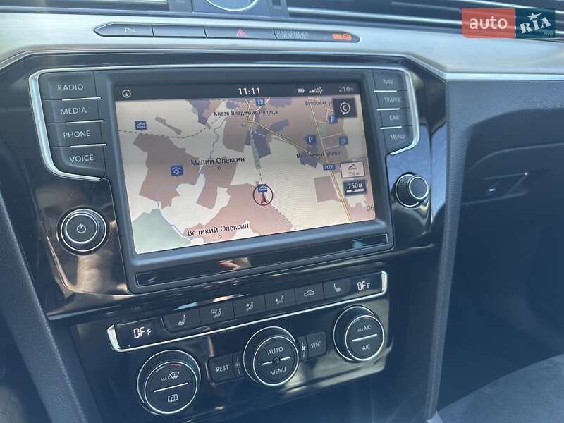 Седан Volkswagen Passat 2015 в Рівному